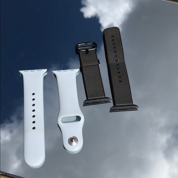 Bundle of 2 Apple Watch bands for 38 MM. - Picture 2 of 7